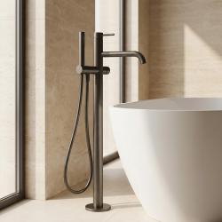 Waterevolution Flow freestanding bath mixer with hand shower gun metal T133GME