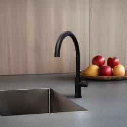 Wasserevolution Flow Küchenarmatur mit rundem schwenkbarem Auslauf schwarz T158UPR